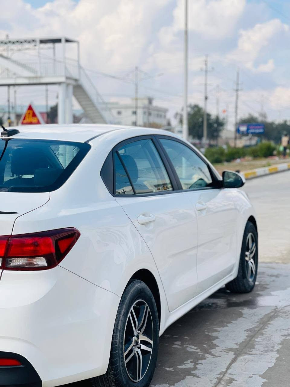 كيا ريو ٢٠٢٠
مراصفات S 
تحكمات ستيرن جهتين 
تحديد سرعة cruse 
محرك 1600 
كير (AT) المرغوب 
شاشة وكامرة  دوارة 
ابل كار بلي & اندرويد اوتو
نظام سبورت ( sport)
مانع تزحلق 
نظام ABS 
الضرر  قطعة وحدة (بوند) وايرباك ستيرين مرجع سستم 

للاستفسار 
***********
سعر 118
