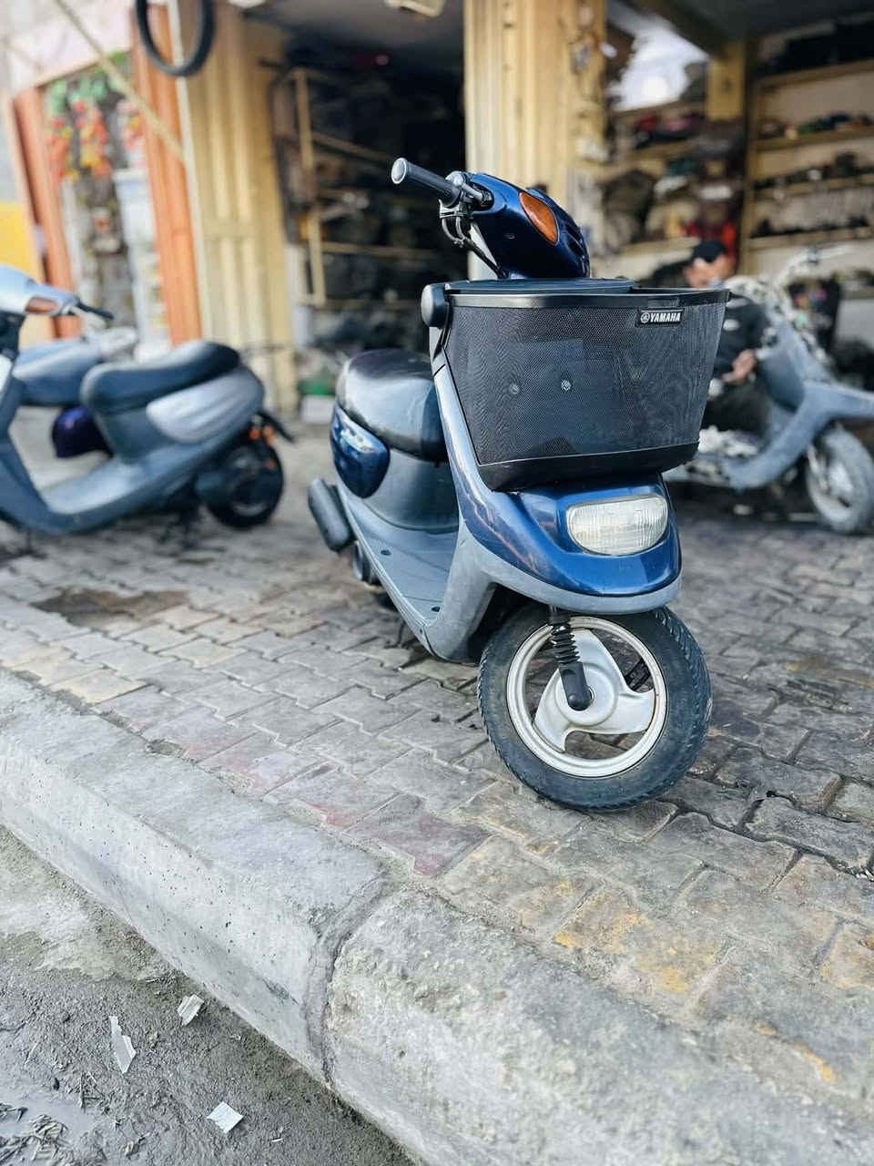 السلام عليكم ورحمه الله وبركاته 
شبابنا الطيبين دراجتين منغولي الاولى النيلي

مكفول من الشخط على وضع الشركه ما مفتوحه دراجه جديده واحلى من الصور السعر 800 وبيها مجال
أما الثانيه الرصاصيه 
مجفته بوشه وبستم ياباني كله اصلي كأنما جديد تجي ونشوف بعينك 
المكان كربلاء حي العامل سوك الاخير السعر 450 وبيها مجال
الرقم***********
وشكرا على وقتكم🌹♥️
