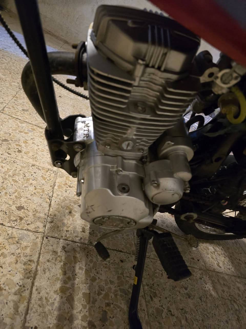 ايراني للبيع شاصي نامه الأصلي مكفول محرك MTR خمسه كير محرك يدخن عوزه بستم فقط والويل الوره بيه طسه عوزه تصفيه سعر 300 وبيها مجال عنوان عماره يم الاسكان رقم بيه وتساب فقط ***********
