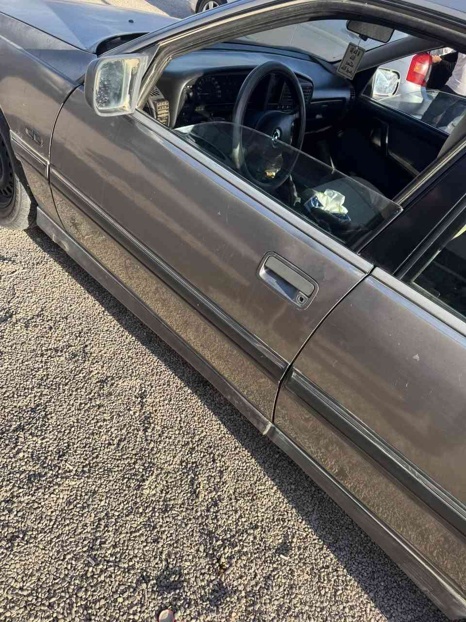 اوبل أوميكا للبيع موديل 91 سيارة جديدة بلادية بعده ع الشركة 
السعر 40 
رقم الهاتف ***********
