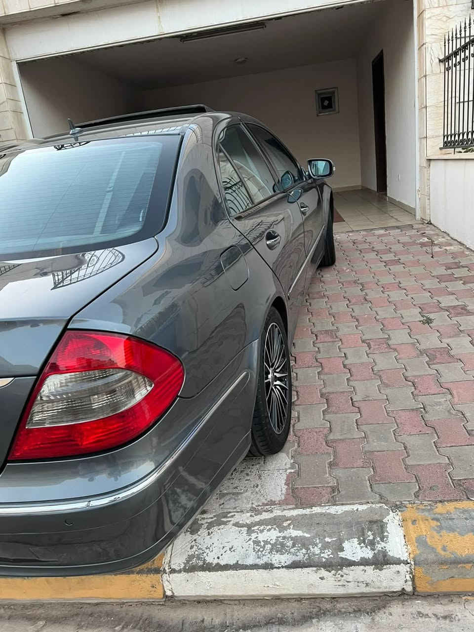 🚘 للبيع: مرسيدس E-Class موديل 2008

✅ محرك 200 كمبريسور (الكبيرة) بدون داونز
✅ السيارة نظيفة جداً.
✅ بدون صبغ وبدون أي حادث.
✅ جاهزة بالكامل، ولا تحتاج أي مصروف:

* المحرك ممتاز
* الكير ممتاز
* الحدادية سليمة
* الصدر والتبريد بحالة ممتازة
* التخم الإطارات (تايرات) الويلكبات جديدة

💰 السعر: 11,500 دولار (قابل للتفاوض بالمعقول).

📄 إمكانية تحويل الوكالة بنفس اليوم.

📍 الموقع: أربيل

📞 للاستفسار: ***********
أبو عبدالله
