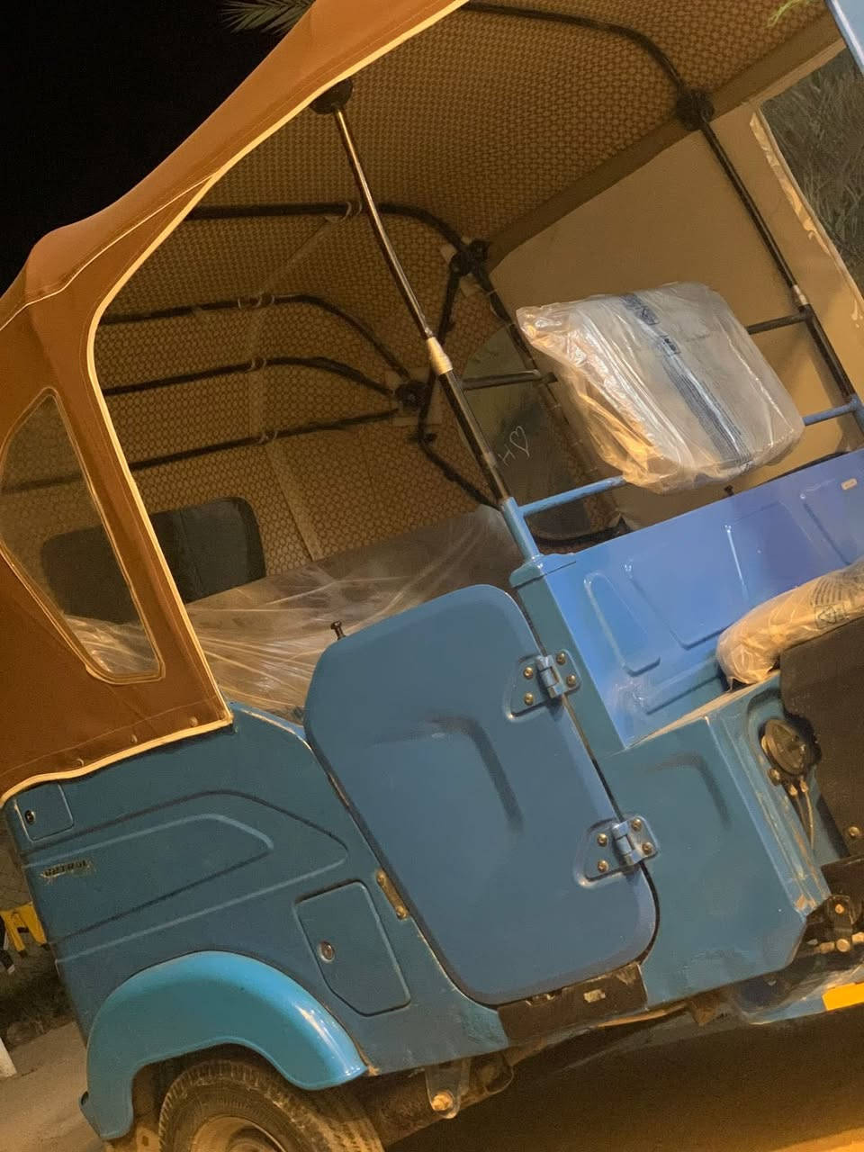 تكتك 22شهر11مضلع بيها ضربه يم البكلايت راجعه ع بارد رقم وسنوية بابل انكليزي سعر 8.850وبيها مجال قليل الشراي يتصل ***********
