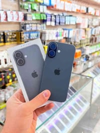 ايفون 17 عادي دبل سيم كرت ذاكره 256 بطاريه 100 دورات الشحن(6) يعني جدي...