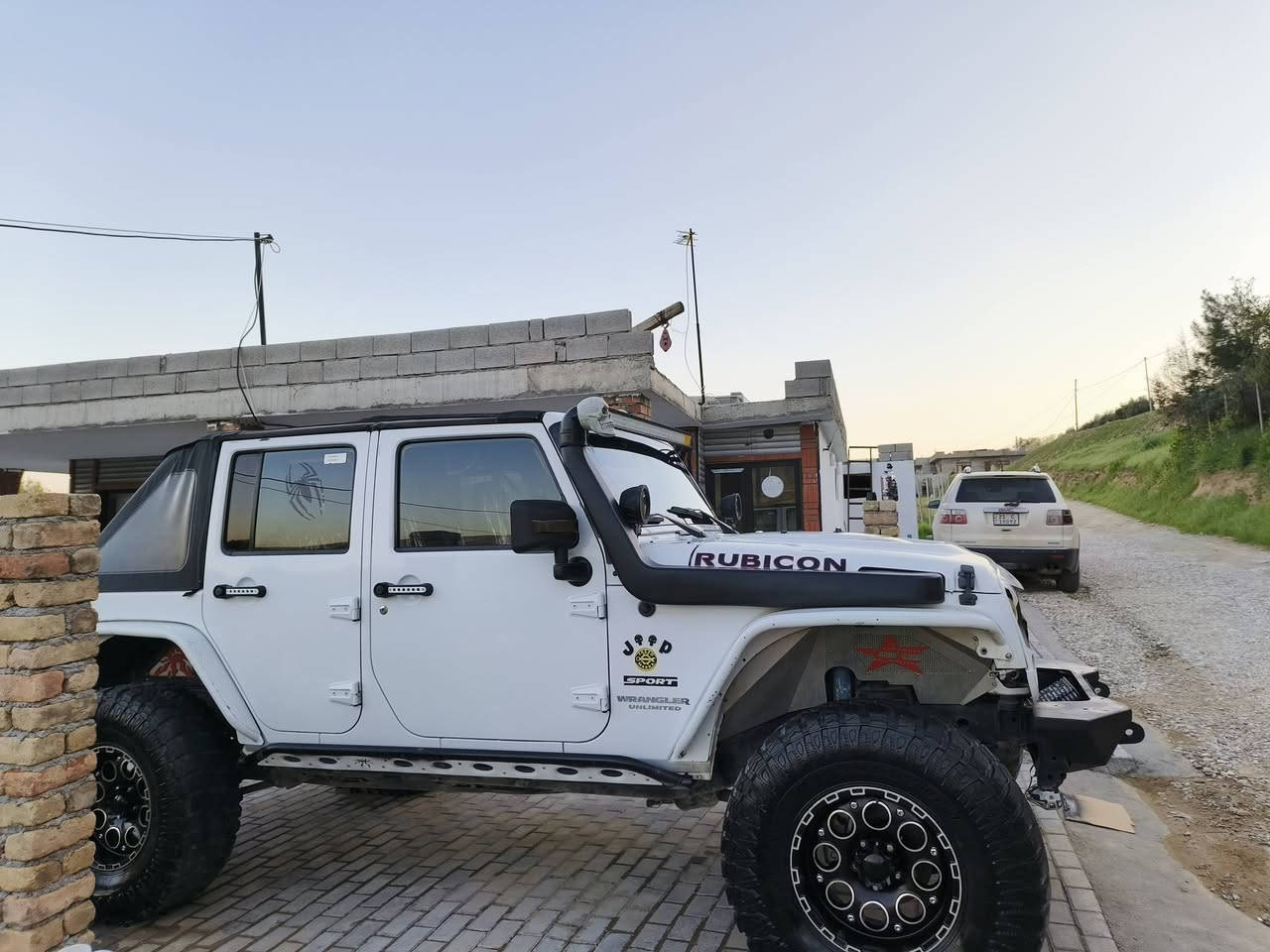سڵاو
ئەم جێبە بۆفرۆشتن 
رەقەم هەولێر 
jeep wrangler jk 
 مۆدیل 2011 
مەکینەی 3.8 6 بستۆن
کامل ژێری دەسکاری کراوە بۆ ئۆفڕۆد 
تایەی ۳۷ لەژێرایە 
بەشەرتی گێرو دەبڵ گێروو اکسل 
 بەرمەجەی مەکینە کراوە 
سعری 155 و کەمێک مەعامەلە 
***********
