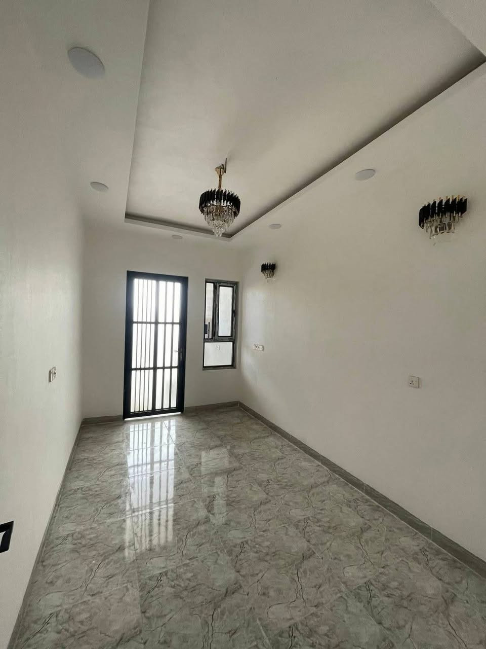 🏡 دار للبيع في حي السماح والسعر مناسب 🏡

🚧يقع عل شارع تجاري بعرض 20 متر
📐مساحة 100 متر سند طابو الزهور تحويل مباشر
⚔️طابقين ٣ غرف نوم بناء حديث
⚔️ زيرو ما مسكون فول سيراميك وحلان وسقوف جبس

💡يتأجر مباشرة ب٤٠٠ الف كأستثمار .

✅️للجادين بالشراء يرجى الاتصال على الأرقام *********** *********** ***********
