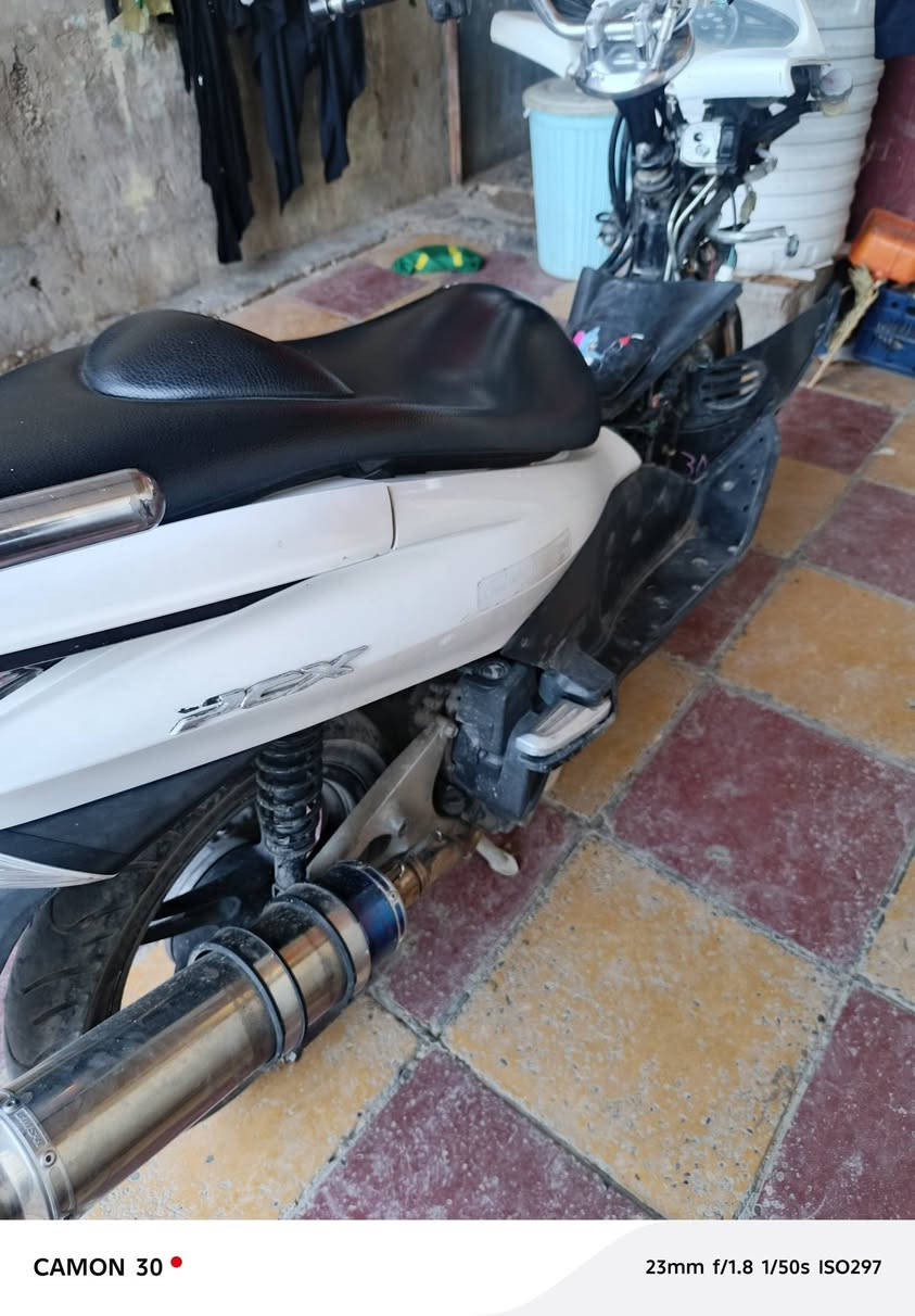 سلام عليكم دراجه بيسي اكس جيل اول دراجه ندعمت تفلش بجمها بس كفر شاصي اي ضرر مابي مكينه ما مفتوحه دراجه مزوده من ليبان صالنصا وكلجات فقط عنوان المشتل سعر دراجه 8 ورقات وبيها مجال اتصال ع رقم او واتساب ‏‪***********
