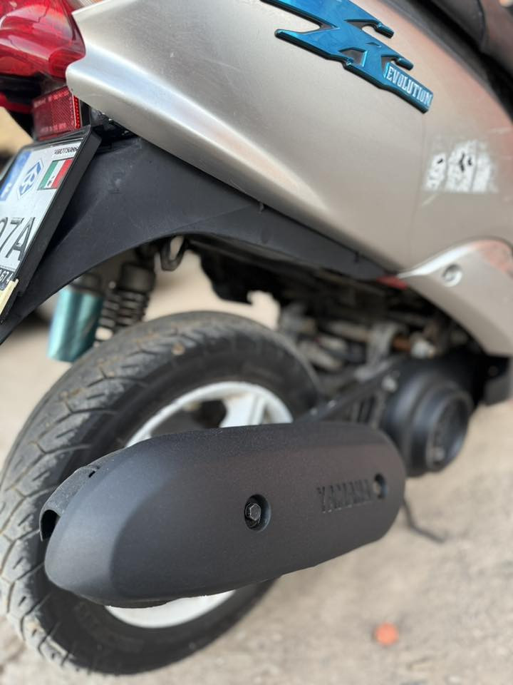 دراجة عصفورية رياضي 
دراجه كامله مكمله حاويه مانقصها ايشي 
برغي مامفتوح بيها مكينه نضيفه وحاويه ومصالها هواي من طالعه حاويه 

سعرها 600 

الشراي يراسلني واتساب مامتواجد فيس 

***********
