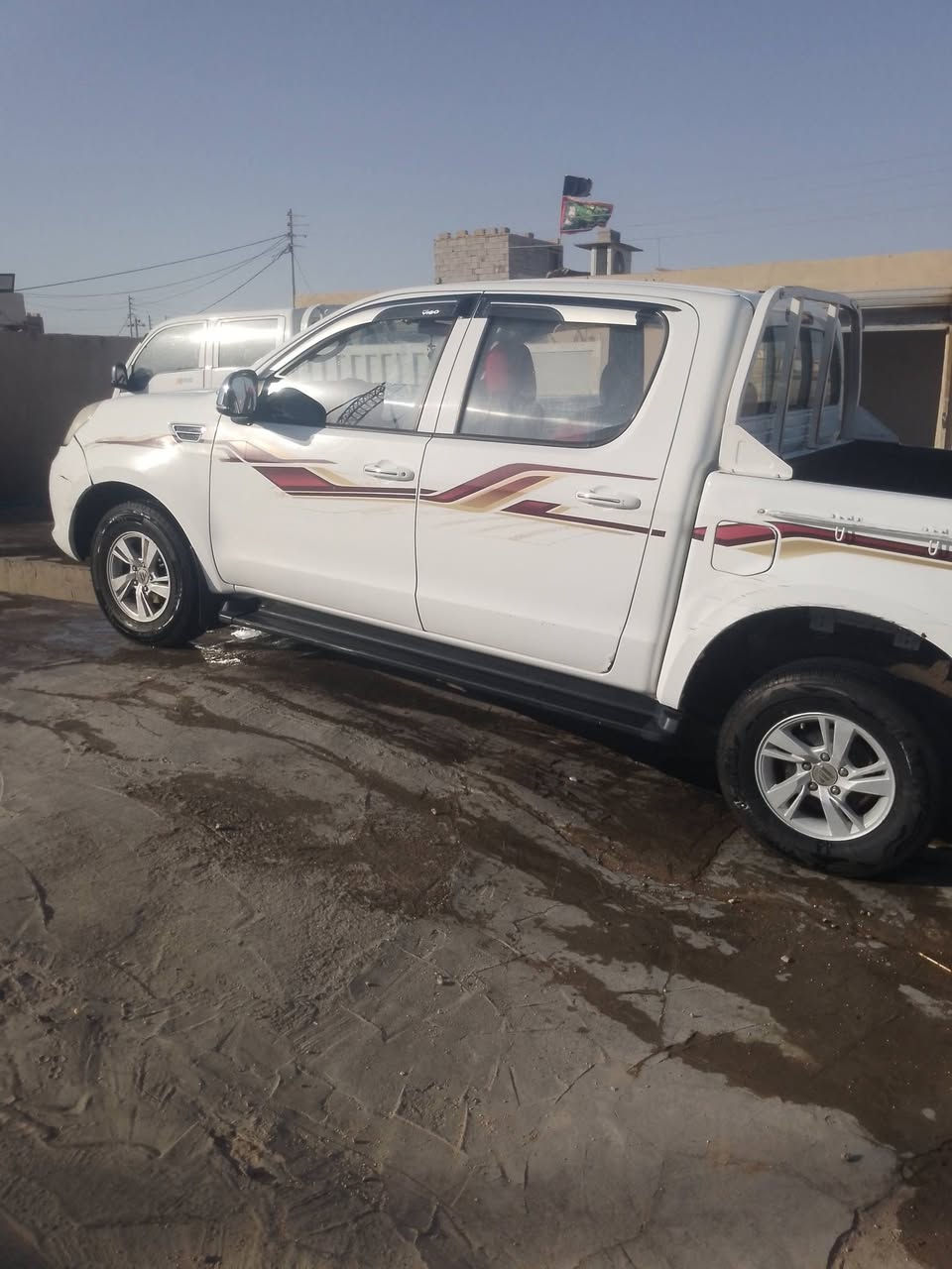 سلام عليكم سيارة فتون 2018
سنويا مخلصه تحويل سعرها 70 وبيها مجال حك الجيه 
***********
