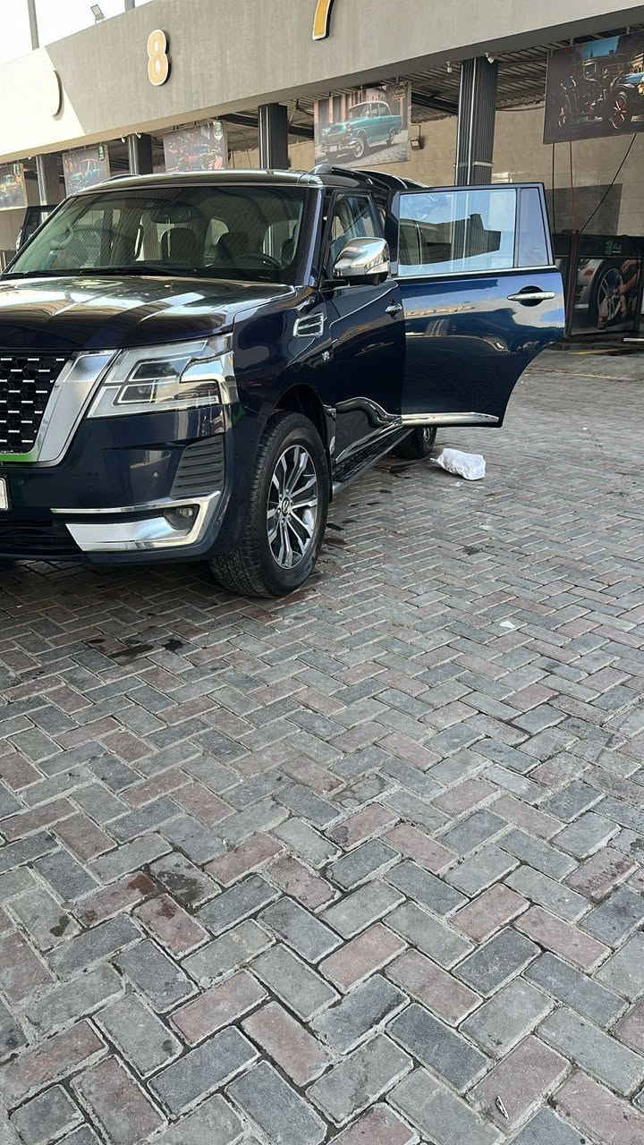 السلام عليكم ورحمة الله وبركاته 
من رخصة الأدمن المحترم 
باترول ارمادا سيف العرب وارد امريكي 2020 بلاتنيوم  حادثها جاملغ وبنيد بدون دواخل نهائيا
 ايرباك دركة وبرده وراجع سستم كامل شرط الفحص صور الحادث بالمنشور 
بغداد الدولي بأسمي فول مواصفات 
مكينة 8 سلندر 
فتحة 
تدفة تبريد كشنات
شاشات خلفية 
كامرات عدد 5 
رادار امامي مانع تصادم 
مثيت سرعة الذكي 
حساسات امامية خلفية 
رادارات خلفية مانعة تصادم 
نقاط عمياء
انظمة قيادة  ثلجة وسحب
مرايا معتمه ليلا 
كشنات كهرباء امامية وخلفية
ماشيه 172 ميل 
السيارة جاهزة وكل نقص ما بيه 
معروضه 315 وبيه مجال بسيط
 مكان السيارة بغداد شارع فلسطين
 رقم الهاتف ***********
