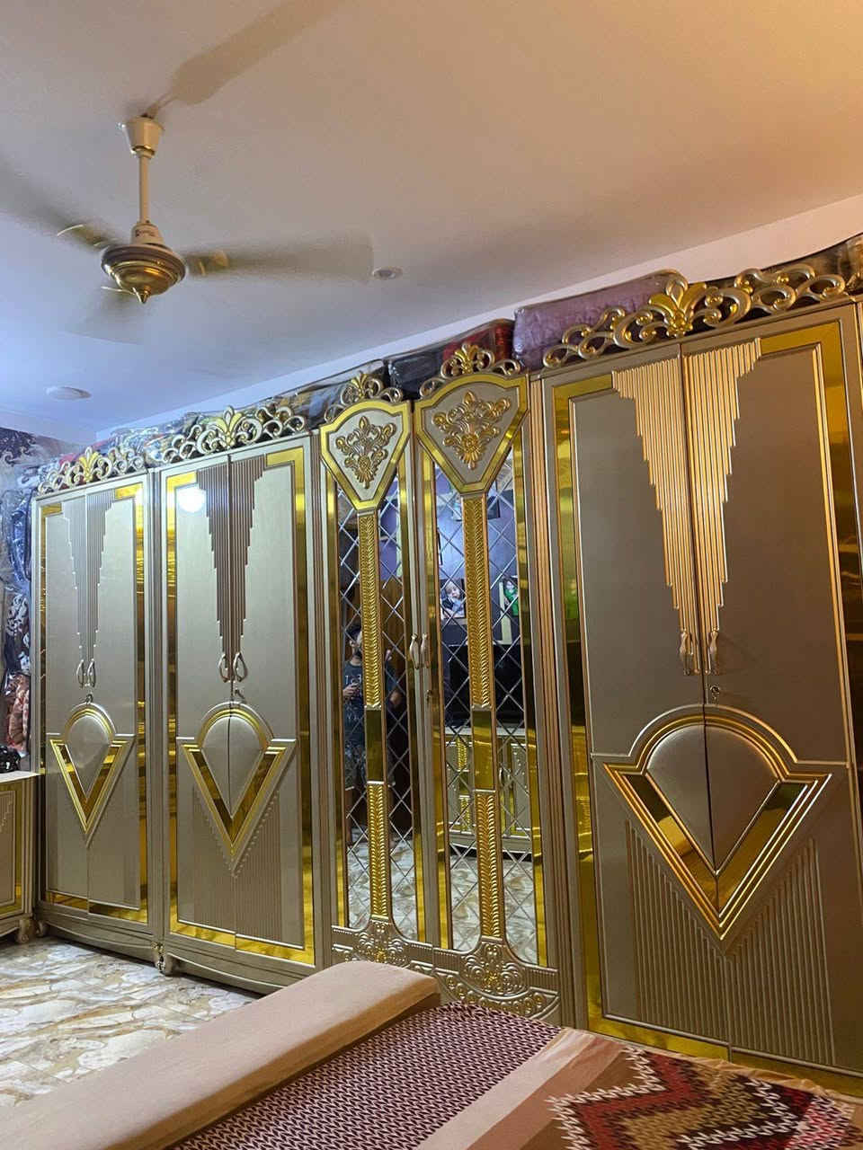 غرفه نوم عراقيه تصميم تركي نضيفه كلش مامستخدمه هواية عنواني زعفرانيه شارع الكهرباء 
رقم الهاتف: ***********
