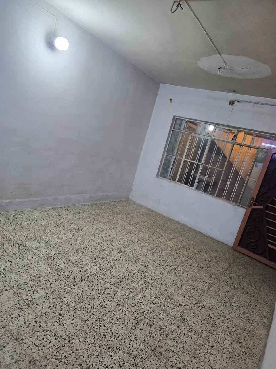 الايجار بيت طابق ارضي
حي التاميم مقابل حي النور
المساحه 160 متر والسعر 350
غرفتين وهول واستقبال ومطبخ ومشتملات
بناء نظيف
***********
***********
