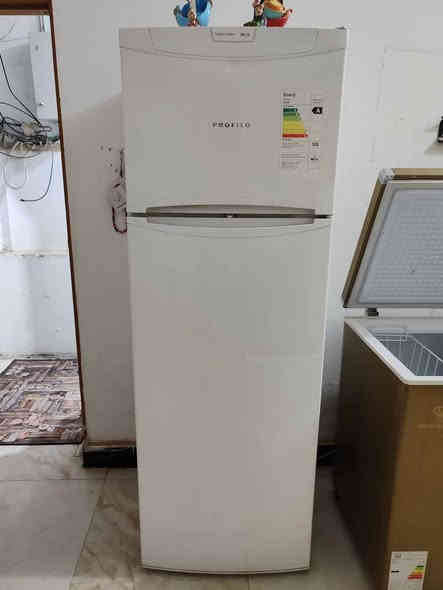 ثلاجه تركية استعمال قليل غير مصلحة
اتصل عالرقم *********** ديوانية
