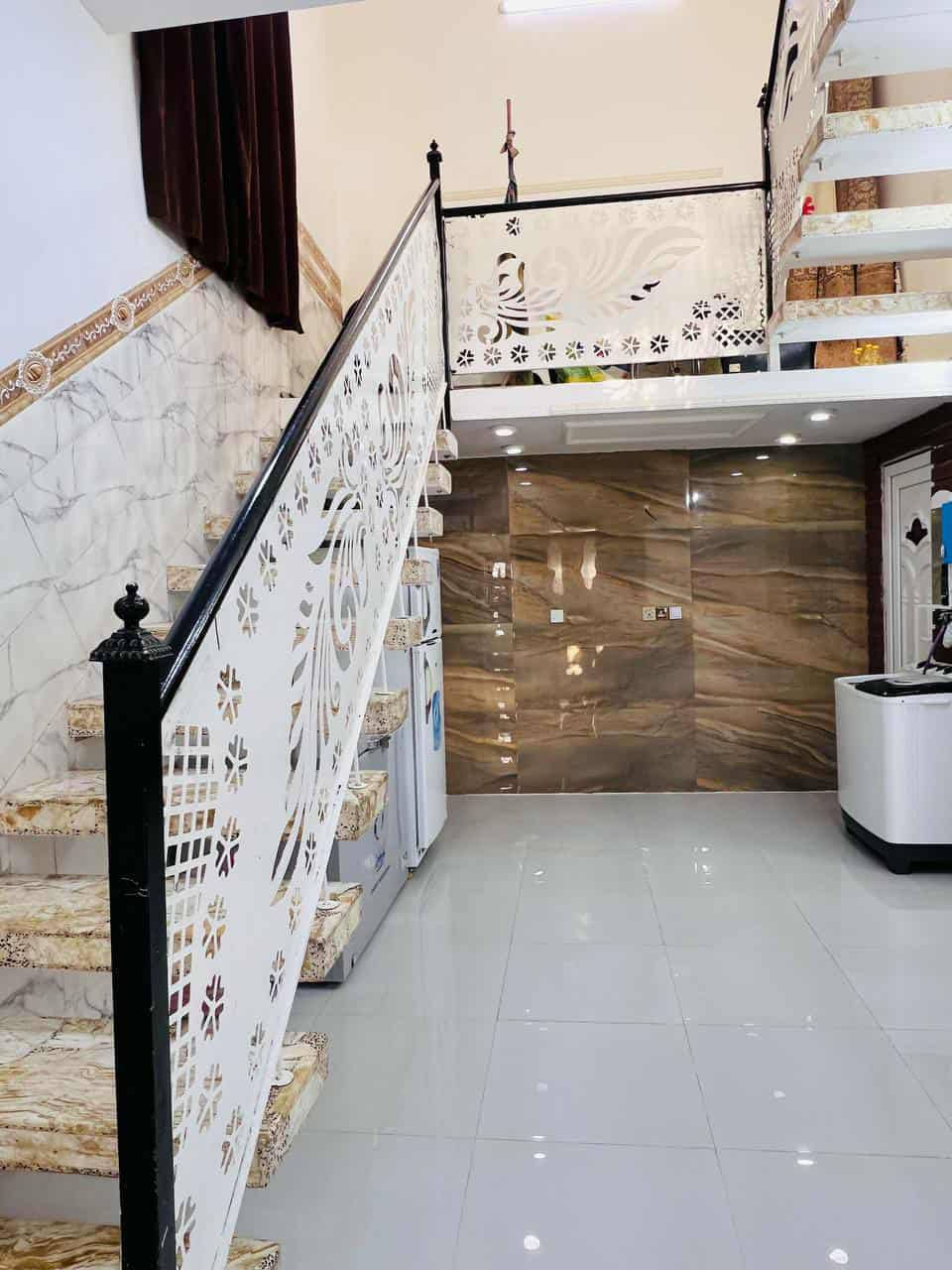 السلام عليكم بيت للبيع طابو زراعي سند 25 المساحه 200 م يحتوي على غرفة نوم عدد 2 +صاله + استقبال+ مطبخ  العنوان حي الأمين الثالثه خلف معمل الكاشي للاستفسار ***********
