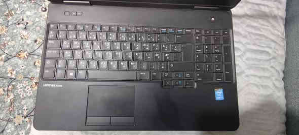 لابتوب دل مثل ماوضح بالصورة مواصفات الجهاز بالصور نضيف جدا استخدام بيت السعر 200 وبي مجال بسيط *********** النجف
