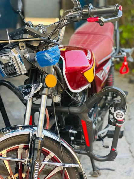 للبيع دراجة ايراني موديل 2025ضاغطة وزنجيل دراجه خير من الله جديدة بعدهي مال بيت مضمونة للأمانة دفعولي مليون وخمسين الف وما بعت السعر لي رايدة 1,150يعني قفل 1100من لاخير تجي وتشوف دراجة نضيفة لي شراي يراسلني واتساب او يتصل *********** العنوان 5كيلو
