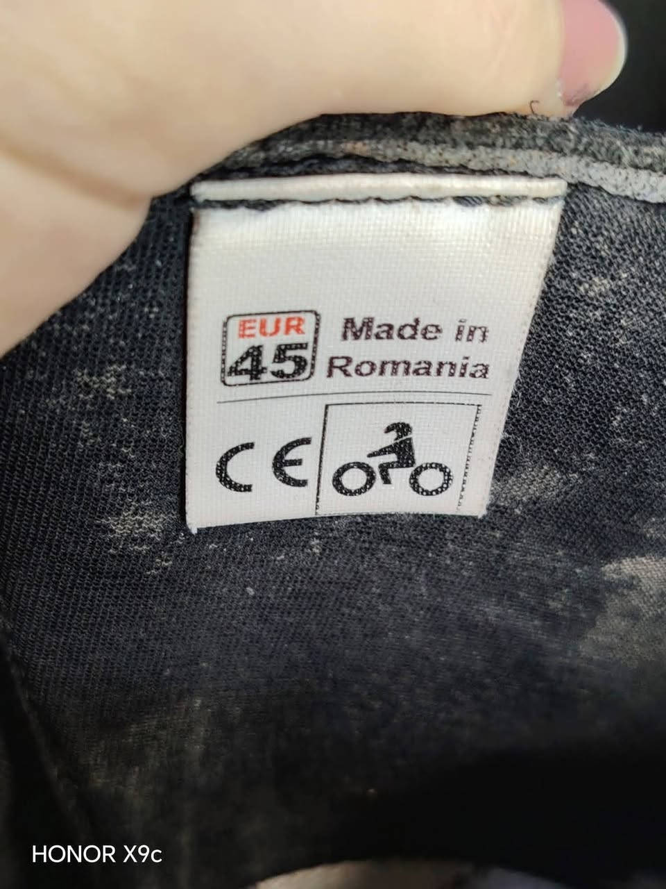 بوت ادفنجر قياس ٤٥ مكتوب علية ادفنجر صناعة رومانية


**إذا كنت صاحب هذا الإعلان وتريد حذفه لأي سبب، رجاءا أرسل رسالة إلى الدعم الفني**