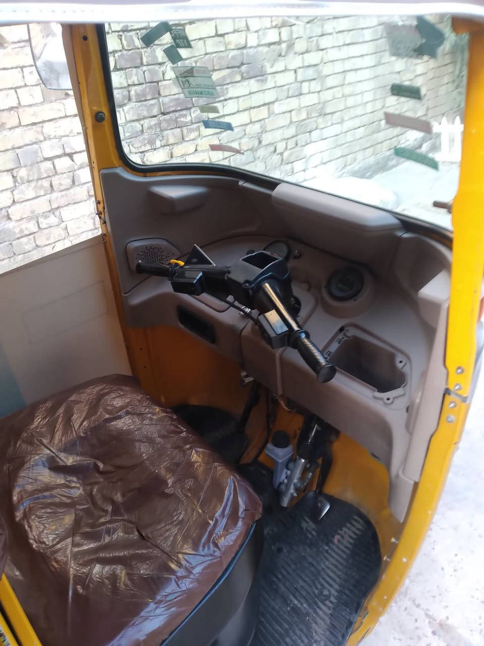 تكتك واحد وعشرين للبيع مرقمه مستلم سنويه بعد بس الارقام مابيه اي ضربه بس دعجه يم البكلايت  نضيفه  السعر 7 وميتين وبيه مجال بسيط العنوان بغداد الشعله ***********
