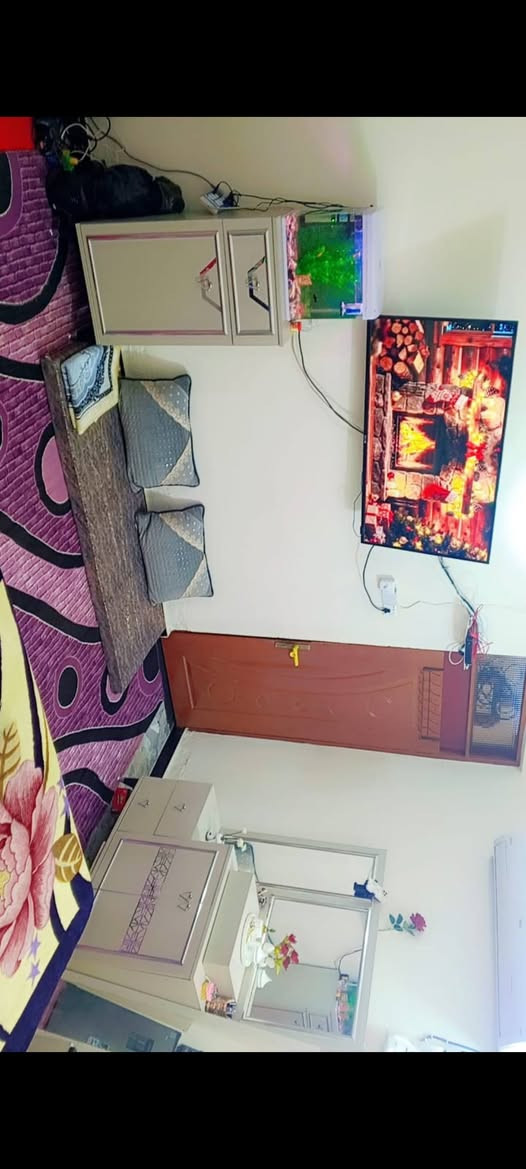 بيت للبيع في صقلاويه الشهداء الثانيه المساحة ١٤٥متر طابقين طابق الأول غرفه نوم وصاله ومطبخ وحمام واستقبال وطابق الثاني غرفه نوم وصاله وحمام شارع ١٢ وبشارع جامع الشيخ عبدالقادر الكيلاني طابو سند صرف باسمي بناء طابوق السعر ٧٥ وبي مجال(***********)(***********)
