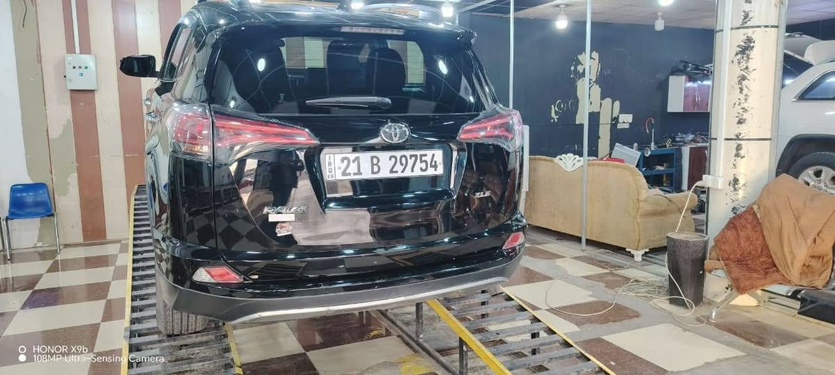 سلام علیکم تویوتا راف فور مودیل 2018 لون اسود سنویه جدیده ضررها بس شبر بارد بلــ صندوك و شبر بارد بونید محرك و كیر بشرط فول مواصفات سعرها 188وبیها مجال ***********
