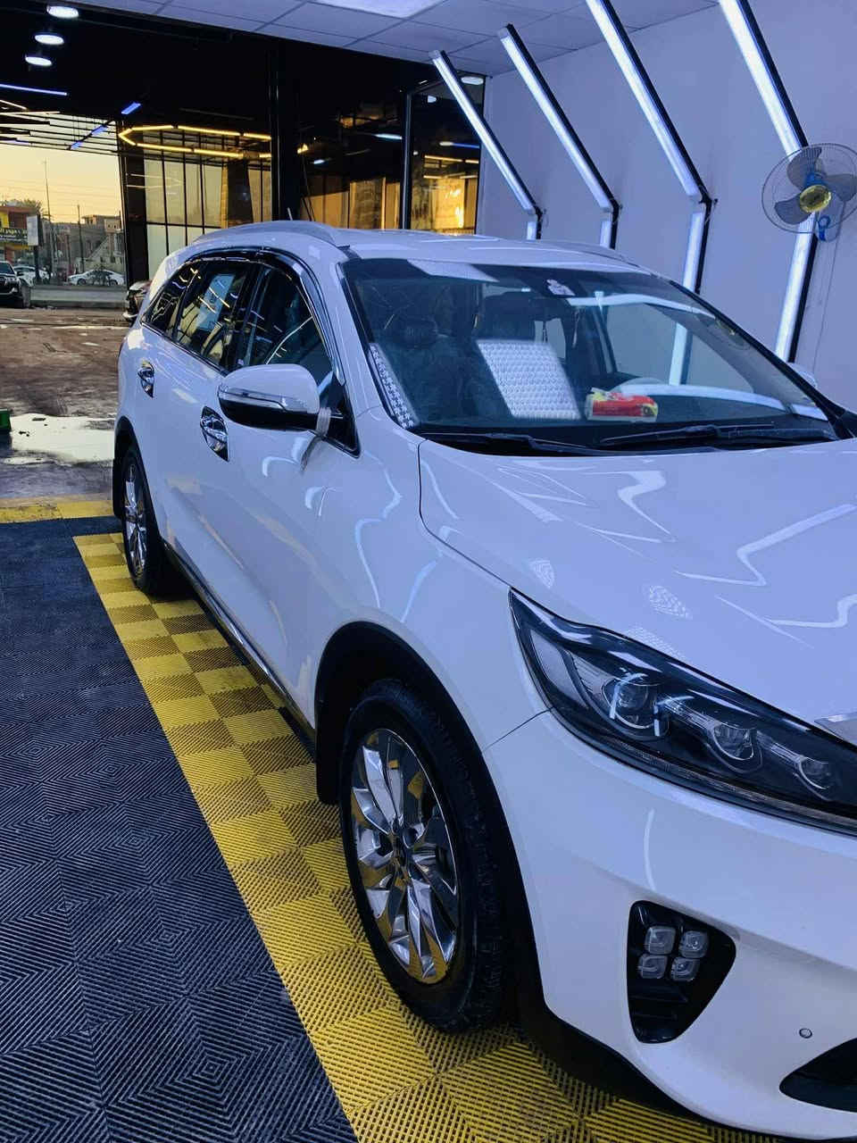 السلام عليكم
سورنتو للبيع فقط 2018 خليجي 
محرك 6 + تخم تاير + مابيها كل نقص
رقم بغداد بسمي شرط التحويل 
7 راكب + بصمه جنطه ذكيه كهربائيّ 
جاهزه بدون كير محرك مكفولات 
ماشيه 140 حقيقي 
مكفوله من الصبغ والتبديل والفتح
 والسونار مع المنشور 
السعر 250 وبيها مجال 
مكان السياره ديالى ***********
