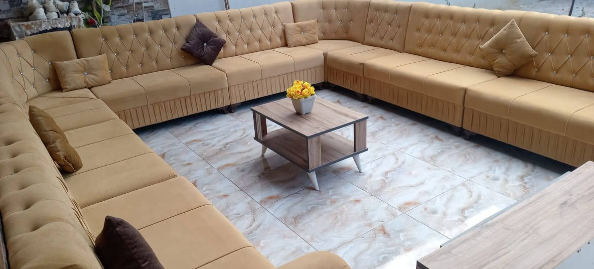 سلام عليكُم ديوان 15متر شغل عراقي بعدها جديدة وياها ميز تلفزيون وميز وسطية وياها 7كوشات هم لونها كريمي مُميز والسعر مغري جدََا للتواصل الرقم بي واتساب ***********
