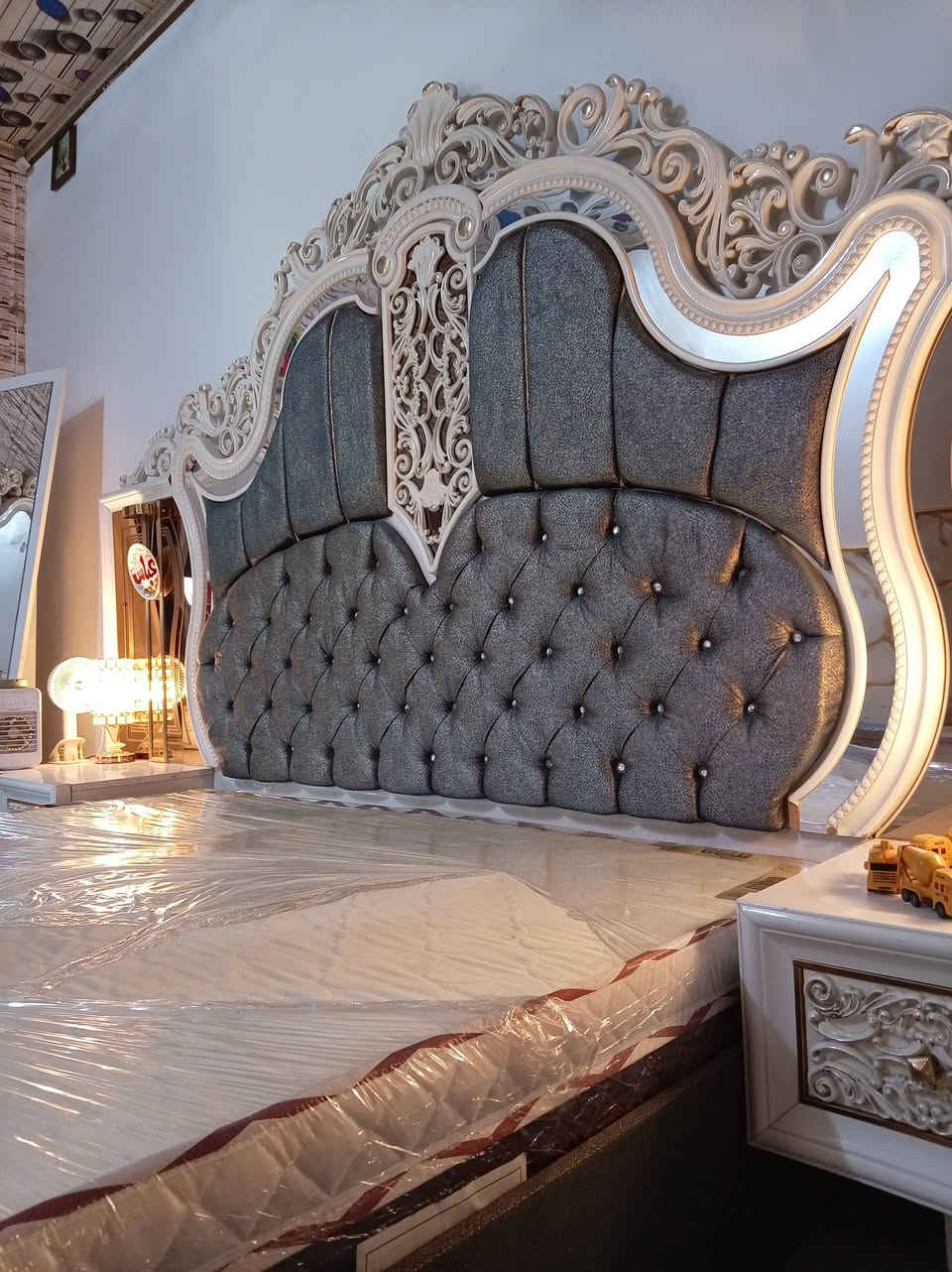 غرفه اخشاب مستعمله اخت الجديده 7قطع ضخمه السعر 900 قفل المكان بغداد زعفرانيه ***********
