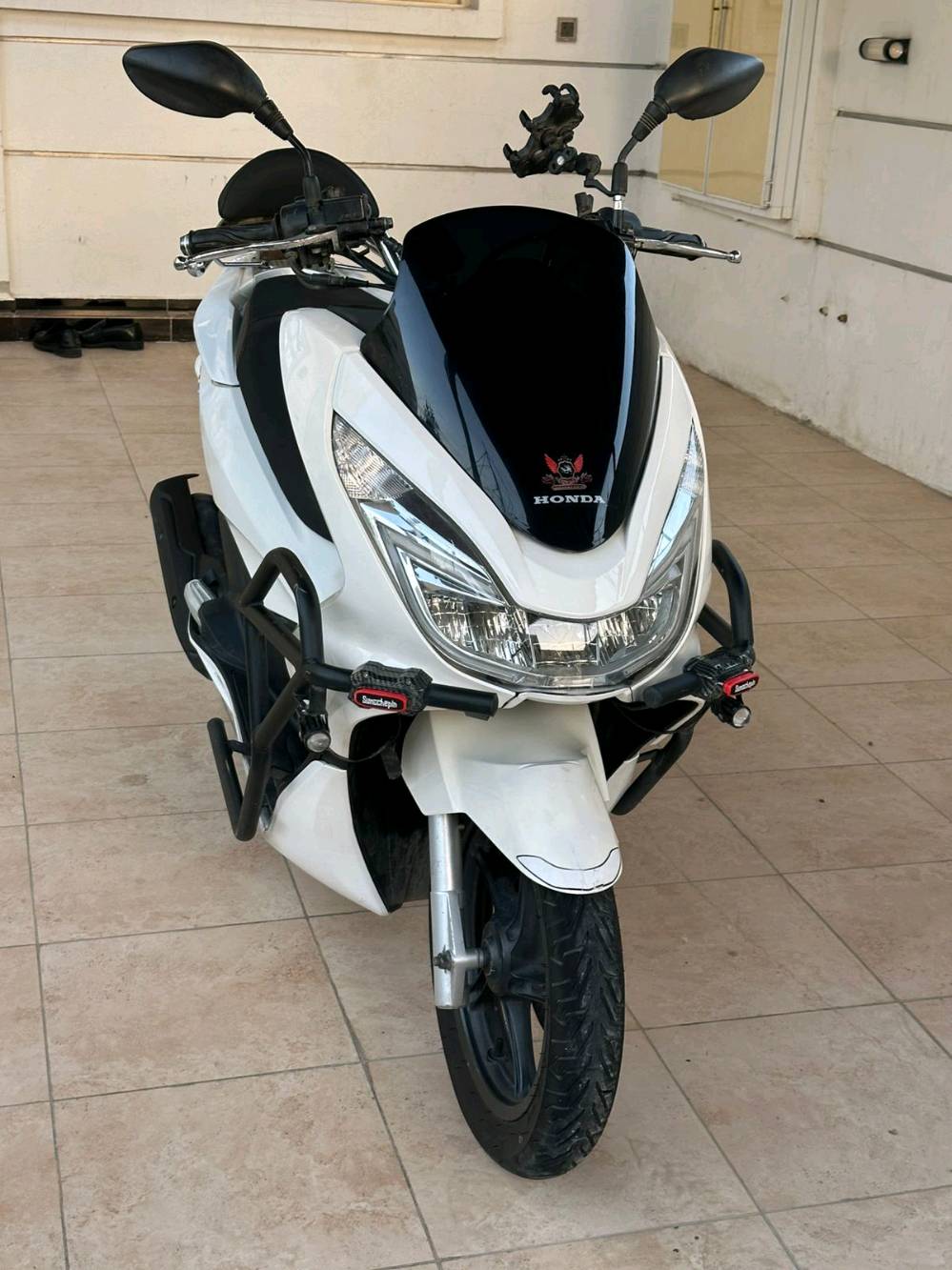 السلام عليكم PCX جيل ثاني ياباني محرك ١٢٥ مكفولة فقط الكفرات بيها ملاحظات مثل ما موضح باصور مرقم بغداد لوحة وسنوية رقم انكليزي بأسمي تحويل ثاني يوم للبيع مكان بغداد ب ٢٩ ورقة وبيها مجال للأستفسار واتس اب ***********