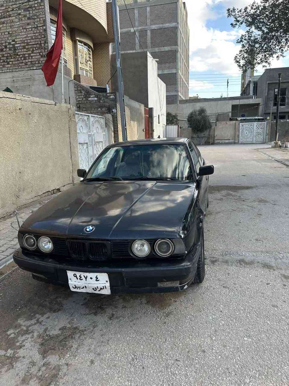 525 كير عادي اصل
سياره جاهزه للاخير عدا التبريد نقصه غاز
كهربائيات كلها شغاله سلايت شغال ٣ حركات 
مكينه مفتوح مديل ١٩٩٠ سياره حلوه ونضيفه مال جناي 
سعرها ٤٢ وبيها مجال بسيط 
*********** بي واتساب
