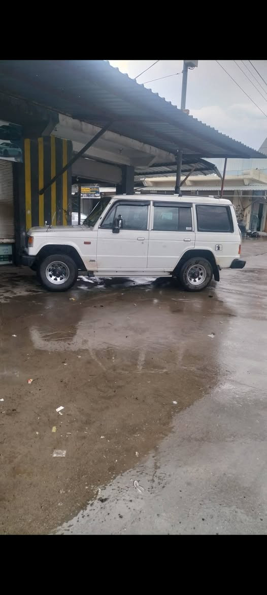 ‎بەناوی خوای گەورە و میهرەبان
ئۆتۆمبیل مستەر بۆشی باجی ڕۆ ئاڕم پلاستیک سلێمانی
مۆدیل  ١٩٨٨ بۆ فرۆشتن
مەکینە و گێڕی دێری بۆ بەسترەوە گێڕ و مەکینە بە شەرت چوار تاییەی ویلی لۆکی لەژێرە کارەبایی و توند و تۆڵی بەشەرت بێ مەسروفە ڕەقەم تەلەفون  *********** 
***********
