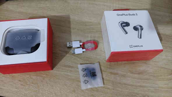 OnePlus buds 3 جديده فقط مفحوصه
باكيت عالمي Global version 
ملحقاتها ممفتوحه 
سعرها 85 الف فقط  للعلم سعر الجديده ب100$
كربلاء حي الغدير شارع المشجر 
***********
