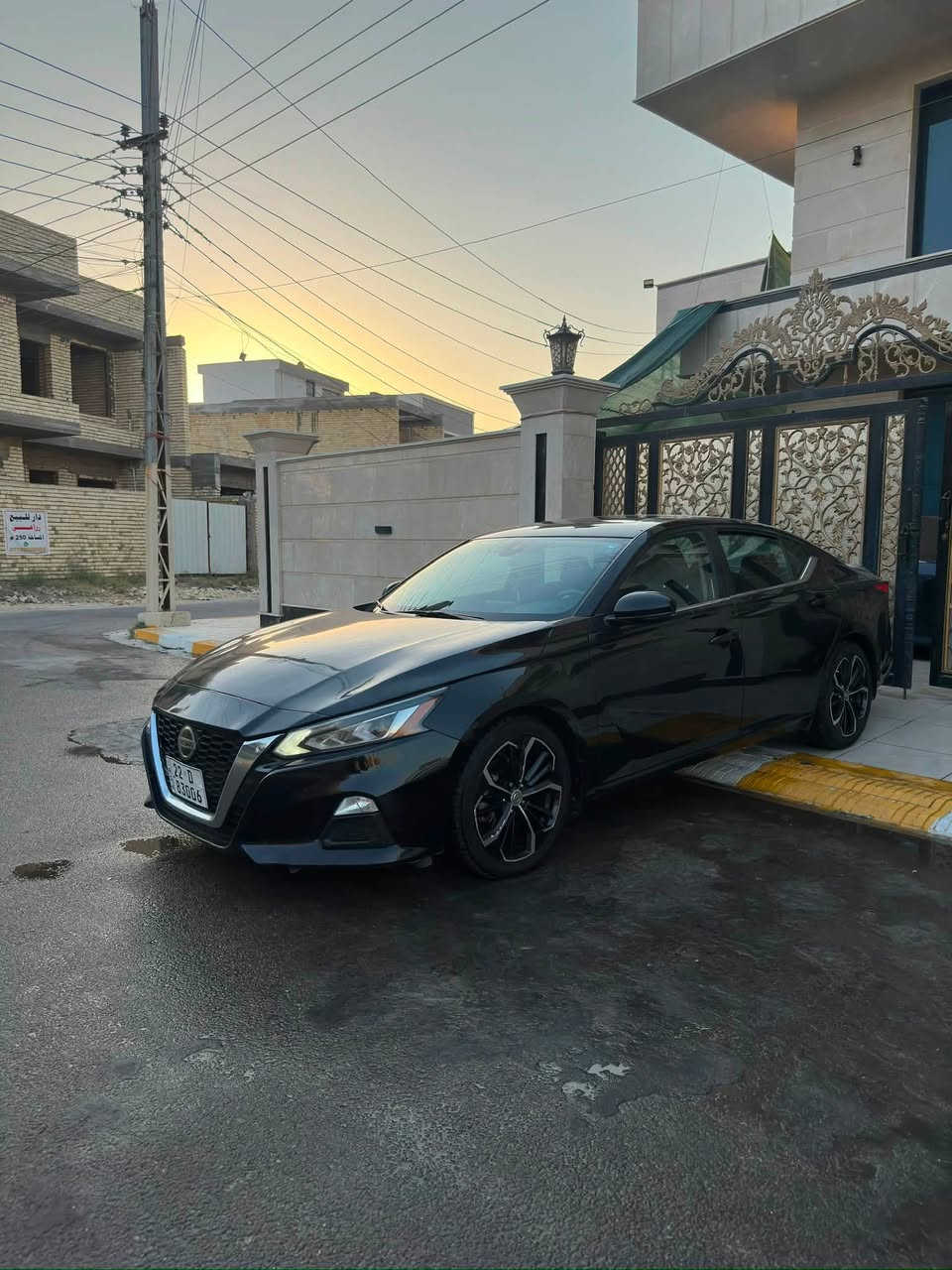 السلام عليكم
معروض للبيع 
نيسان التيما موديل 2022 
محركز٤ سلندر توربو
فئة SR فول مواصفات١/١
سلايد 
بصمة تشغيل وابواب 
حساس امامي خلفي 
مقاعد جلد مع التدفئة 
شاشة رادار خلفي 
شفتات رياضي 
وبقية المواصفات معروفة الفئة SR اعلى مواصفات 
وارد امريكي ضرر فقط حافة البنيد ومصبوغ البنيد 
مع مكانين بارد 
بدون تبديل بدون دواخل 
ايرباك سائق فقط 

ماشي ٩٠ ميل 
رقم اربيل بأسمي بشرط التحويل او الوكالة  
مكان السيارة بغداد 
للأتصال ***********
