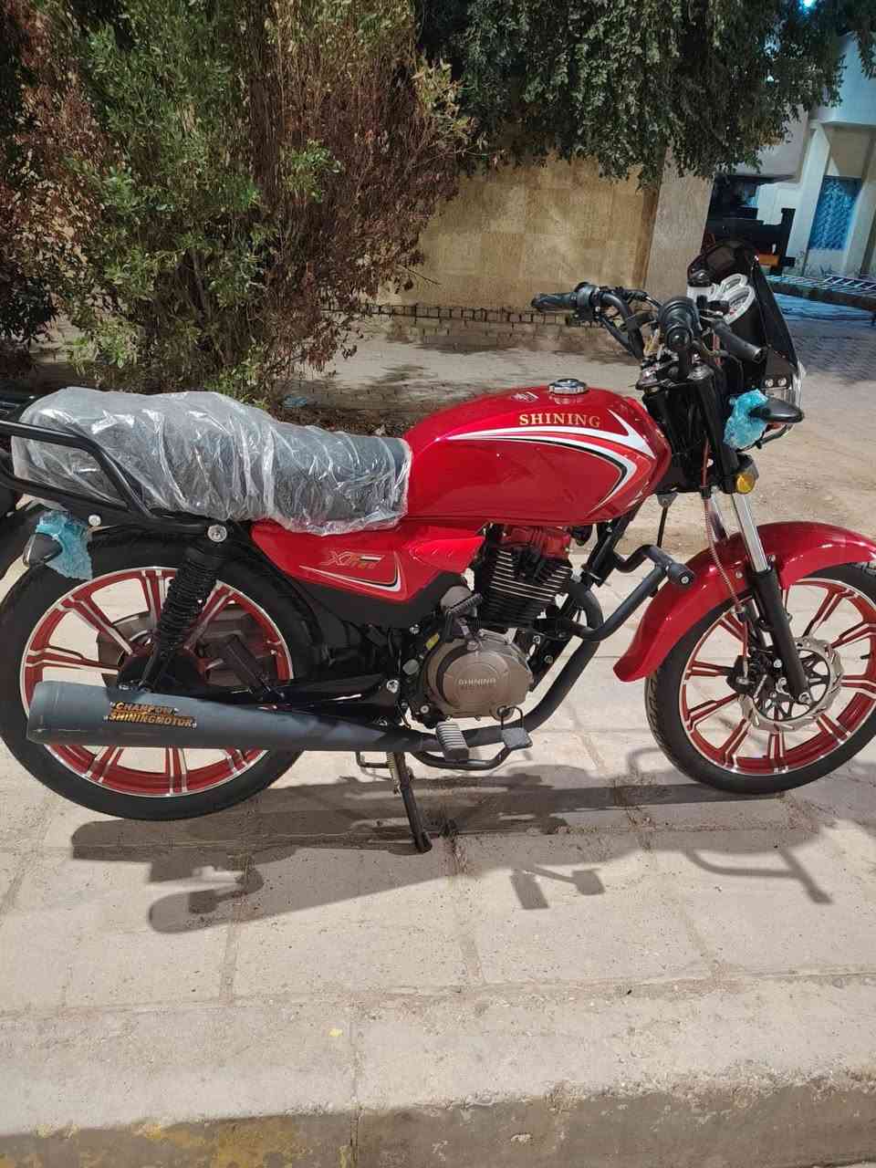 السلام عليكم دراجه شاينك للبيع الشكل الجديد موديل 23 وكيل ماشيه 3 كلم دهن الشركه بيهه ممبدل 
السعر 1,490
للستفسار ***********
