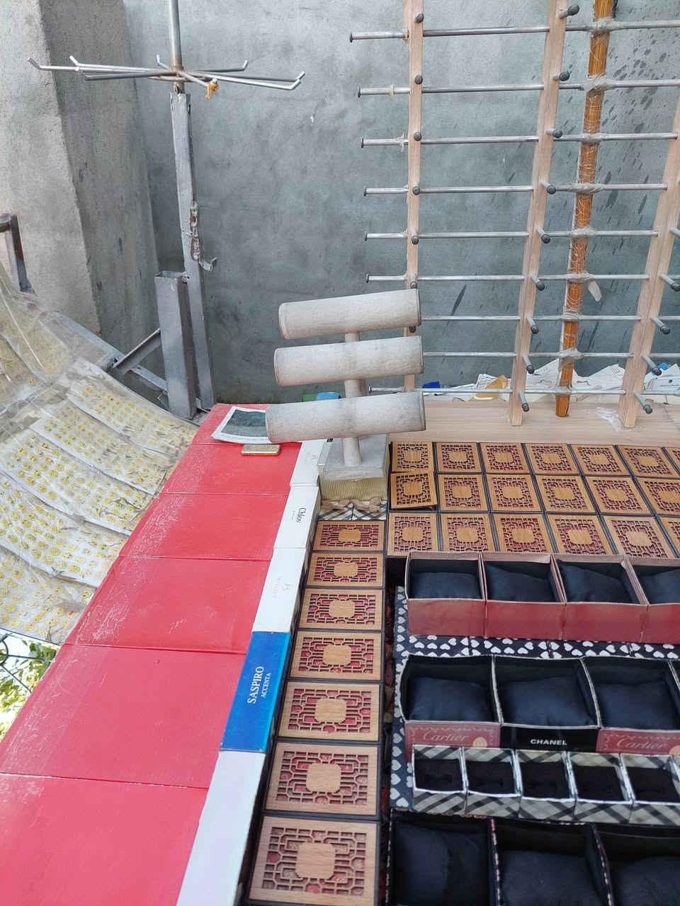 سڵاو
ئەم عارەبانەیە بۆ فرۆشتن بەنرخی 300 هەزار بەهەموو کارتۆن و ستاندەکانەوە
بای 350 هەزار زیاتر بەس ستان و کارتۆنی لەگەڵدایە کە بەشێوەیەکی ڕێک و پێک ڕێکخراون  
بەس تایەکانی چووپی ئەوێت
مووشتەریت پەیوەندی بکە
***********
