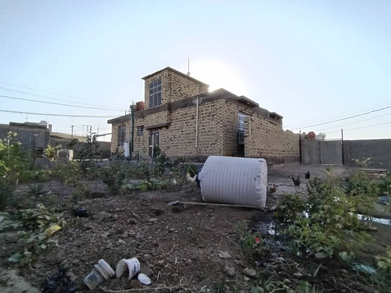 السلام عليكم بيت للبيع طريق يا حسين صاير بين عمود ١٣٣ وعمود ١٤٤ منطقه حلوه يمها اثنين مدارس وشوراع نضيفه
1.... مساحه البيت 600 متر ركن ع شارعين
2....مساحه البيت المبني ١٥٠ متر والباقي حديقه مرتبه ٢٠٠ ب الوره و ٢٠٠ كدام و ١٥٠ البيت ركن باجر عكبه تكدر اذا تريد تبيع منها
3....البيت ملبوخ وارضيه صب والسقف كونكريت شغل درجع أوله باقي تشطيبات تكملهن مساحه جبيره الحمدلله
4.... سبب البيع السفر
5.... سعر البيت مراسله صفحه او الاتصال وسعر زين
***********
