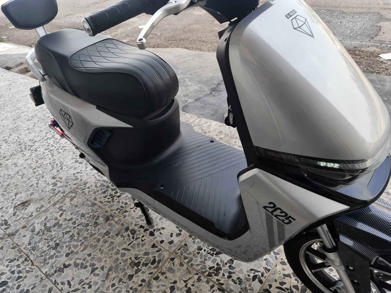 البيع موطور شحن بعده جديد معنى كلمة كله شغال وضع شركه الماس فول مواصفات نظافه 100/100 موطور موديل 25الون مميز 6بطاريات شرط فحص القطعة ناذره حلو موطور عالي كله شغال سعر 450 بي مجال الطيبين بل كان ياخذه مكان الرمادي التاميم الاتصال على رقم الهاتف ***********
