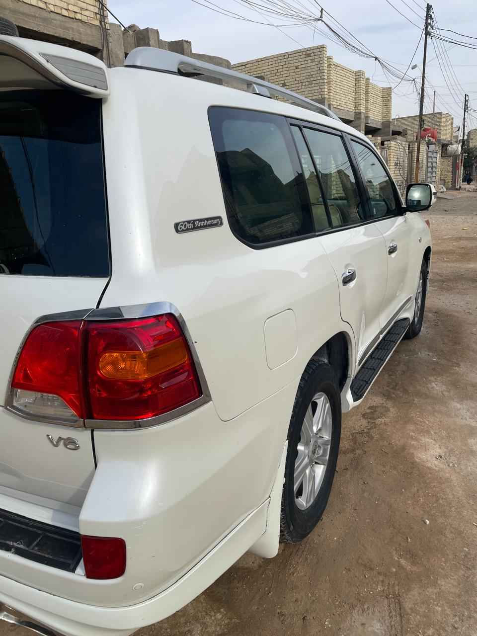 لاندكروز 2010السياره فول وكلش نضيفه مكفوله من الضربه وصبغ ما عدا شبر بل باب الخلفي رقم بغداد بسمي السعر 305 مكان السياره بغداد البلديات رقم *********** Colombo, Sri Lanka
