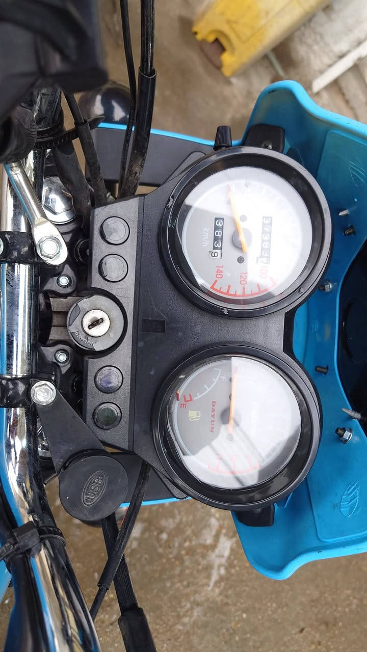 السلام عليكم  دايوان ٢٠٢٤ النضافه ٩٠٪ الدراجه على أيدي تشغيل عن بعد ونظام حمايه اخذتها زيرو يعني اني اول مالك الها الرقم بغداد المكان السيديه حي الإعلام السعر 2550 وبيها مجال بسيط الرقم ***********
