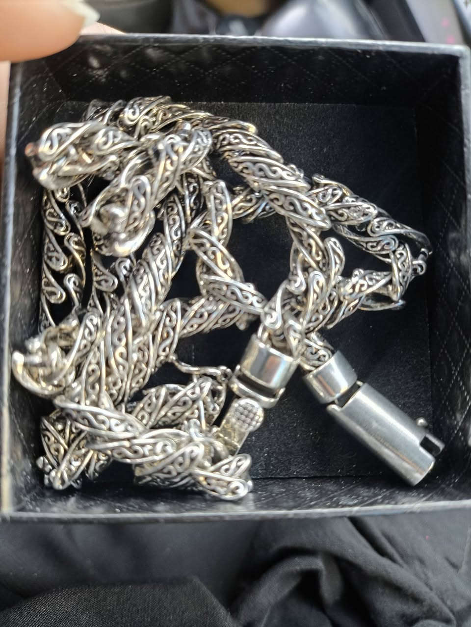 الوزن 96 غرام فضه 
مختوم يجنن على سعر ابيع


**إذا كنت صاحب هذا الإعلان وتريد حذفه لأي سبب، رجاءا أرسل رسالة إلى الدعم الفني**