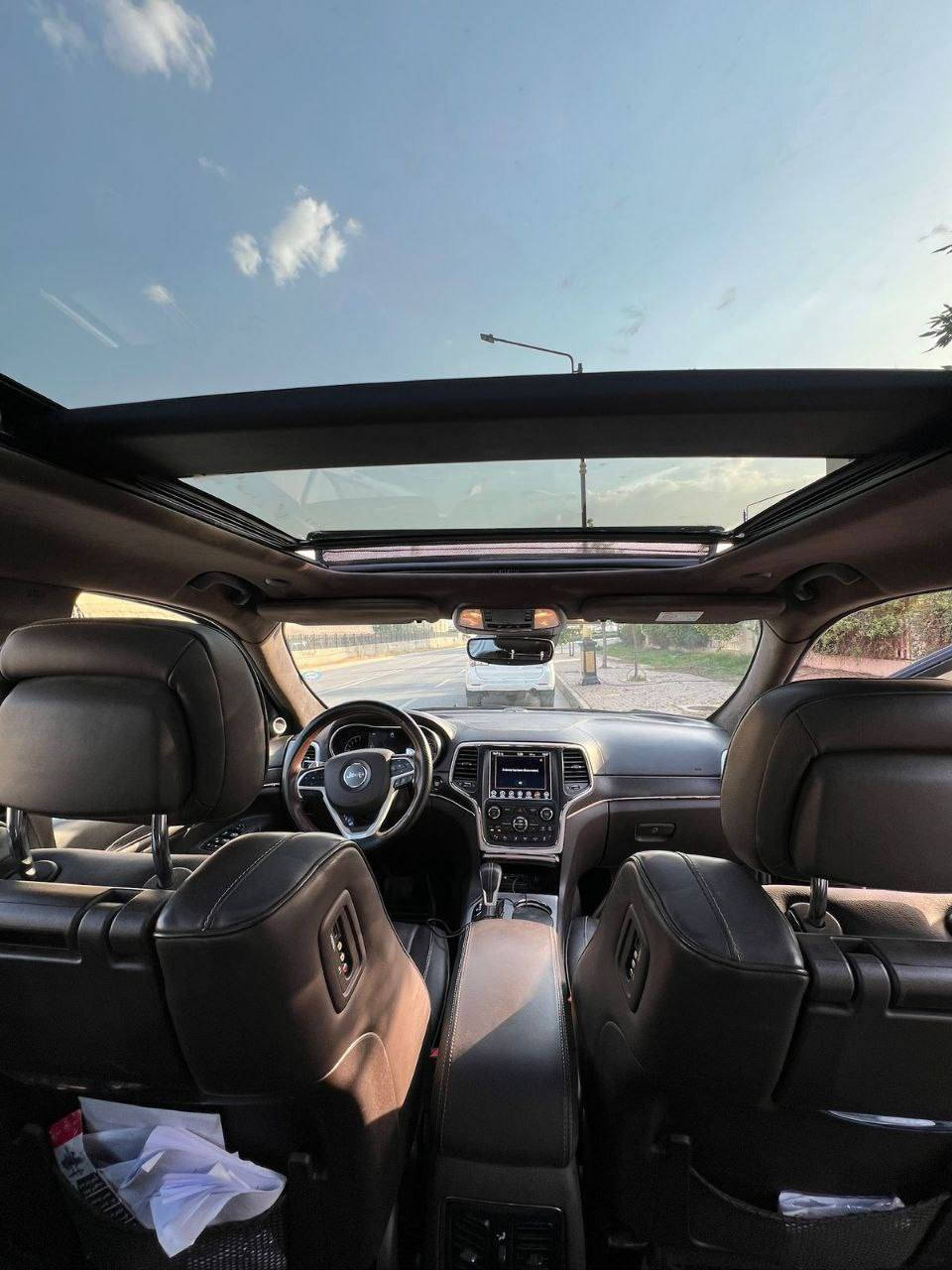 ‏جيب سوميت بلاتيميوم  2018 خليجي ‏‎اعلى فئه بالجيب
‏‎محرك  8 سلندر 5700 هيمي
‏‎مكفولة من اي حادث او صبغ
‏‎ماشية 50 الف
‏‎موصفات
‏‎شفتات ستيرن 
‏‎كشنات كهرباء وخزن ميموري  
‏‎المرايا الجانبيه قابله للطي اوتو وقلاب عند الرجوع للخلف هيتر ورادار تحذير واناره ترحيب 
‏‎رادار امامي مانع تصادم 
‏‎رادار خروج عن المسار 
‏‎اتو ستوب 
‏‎اتو بارك
‏‎نضام سبورت 
‏‎نضام ايكو لتقليل صرف الوقود 
‏‎اربع انضمه قياده 
‏‎جكات 
‏‎جنطه كهرباء

‏‎مرايا داخليه تعتيم ذاتي 
‏‎لايت زنون متحرك 
‏‎فتحه سقف بانوراما 
‏‎نظام صوتي هارمن كاردن 14 سماعة 
‏‎ستيرن كهرباء وخزن وهيتر 
‏‎شاشه ابل كار بلي 
‏‎كير محرك كله بشرط الفحص 

لتواصل واتساب ***********
