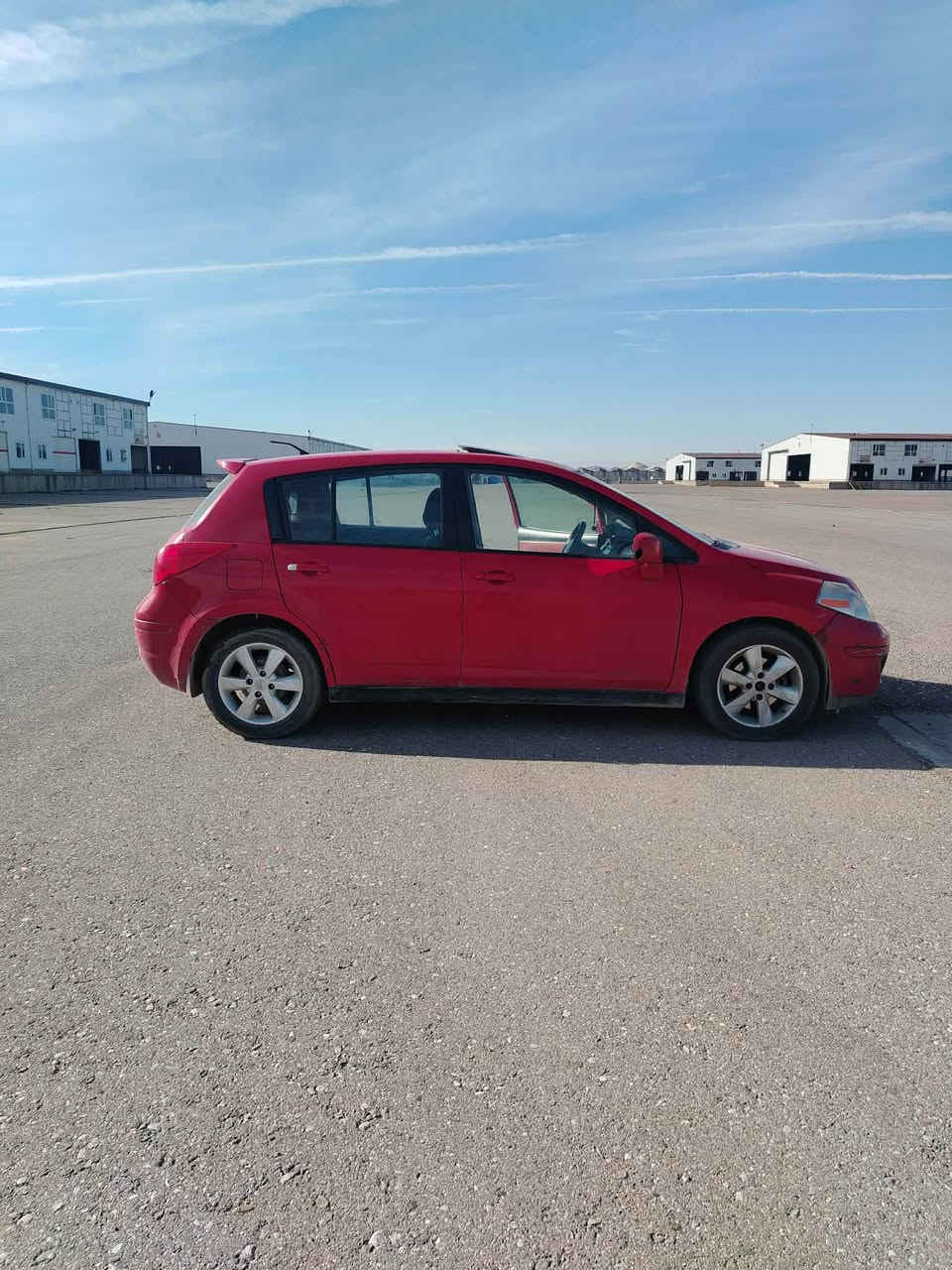 نیسان ڤیرسا مۆدیل2012مەکینە گەورە  سلایت کامیرە حەساس فول گیرو مەکینە تەبریت بەشەرت دینارەکی مەسرەف تیدا نیە  رەقەم سەنەوی نوییە بەناوی خۆمە ٣ پارچە سبوغە ٢ وەرەقە غرامەی لەسەرە بۆت دەگەرینمەوە  نرخی92  وەرەقە *********** أربيل, العراق
