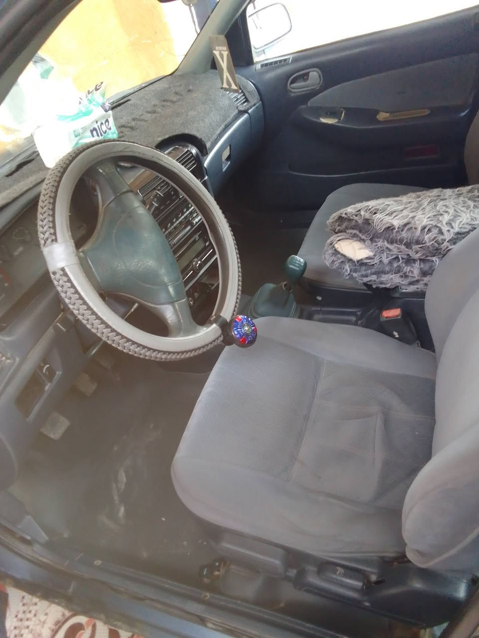 سلام عليكم سياره للبيع سيفيا 92 بلاديه حته كهرباء بلاد تبريد شغال مكينه كير سياره  سنويه 2030 هزه سماعه 4 شغال جام 4 كهرباء ناعمه كلش نشطه كيجات كلاه شغاله بسمي تحويل تريد وكاله /سعرر 29 بيه مجال /هاتف/***********
