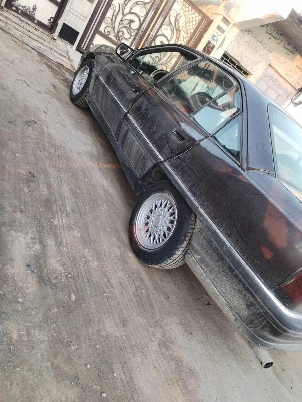 سلام عليكم للبيع اوميكا مديل 1991 حجم 20كير ومحرك شرط صخم تايات ويالا جديد كربياتها كلها شغاله سيارا صبغ جماليا فقط رقم نينوى اجنبي  بسمي سيارا مال جناي سعر 38مكان موصل جانب اليمن الستفسار هاذا رقم*********** *********** وبيهن واساب ذنينهم
