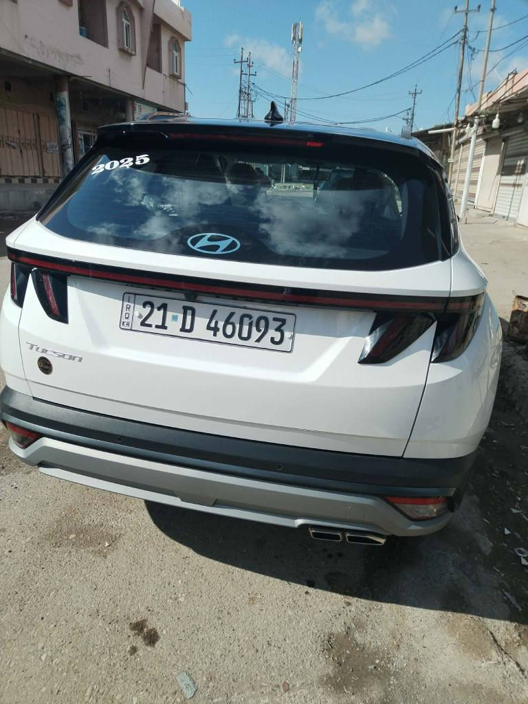 توكسون 2025 رقم سليمانية سقف اسود ماشية 24000 كيلو متر  سيارة شرط من دعامية للدعامية مابيها اي شي سيارة بصمة مراية شفط كشنات جلد السعر المطلوب 230 ورقة وبيها مجال قليل مكان كركوك للاستفسار *********** كركوك, العراق
