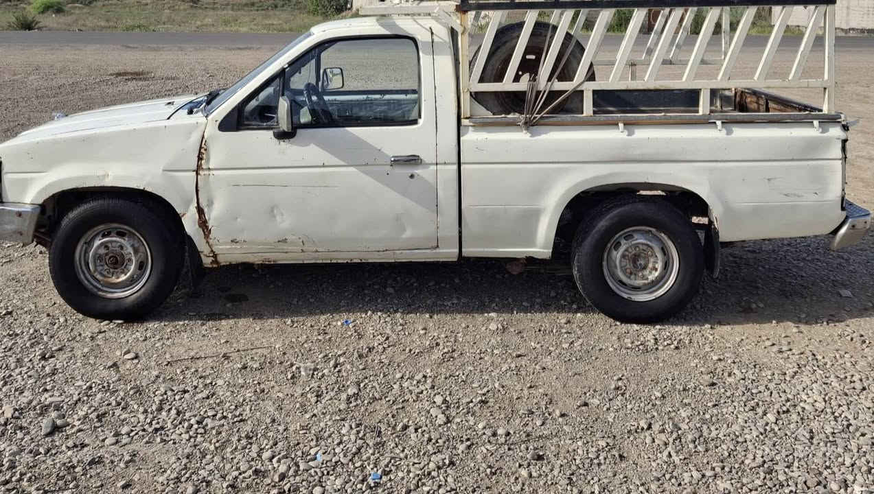 بيكم نيسان موديل ٨٧ 
محرك مال الفين
كير محرك واكسل مكفول 
كشر نضيف 
رقم ديالى جديد سنوية بأسمي
السعر 30 وبيها مجال 
للتواصل الاتصال ***********
