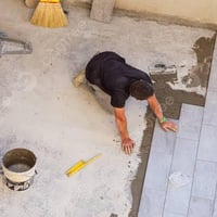 تركيب سيراميك • ترميم واجهات • درجة اولى