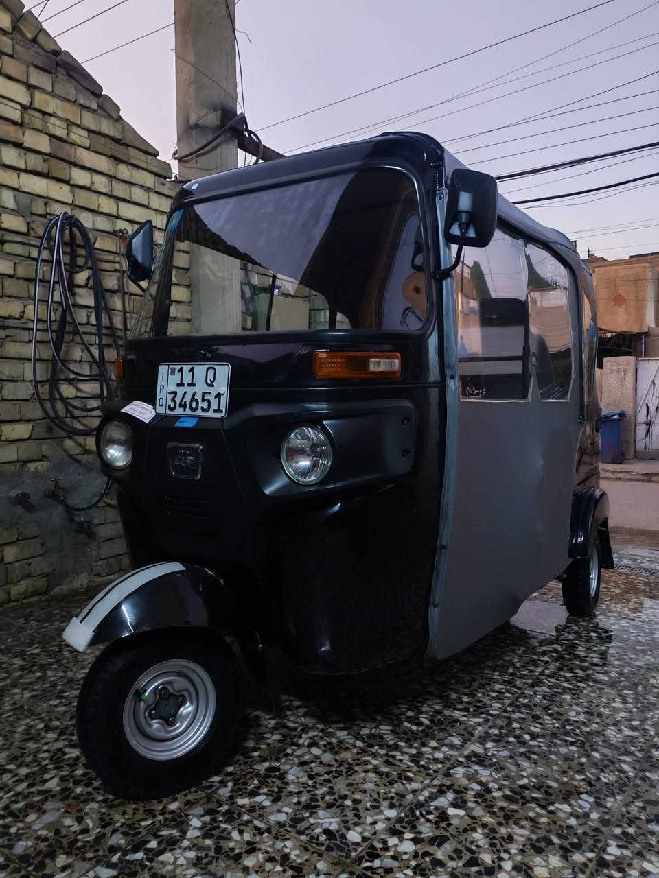 السلام عليكم.. 
تكتك موديل ٢٢ سوده مرقمه بغداد بااسمي لوحاتها طالعه وبيها هزه  للبيع كامله عله اخر حبايه مابيها نقص ابد برغي واحد مابيها نقص بوجهك للشارع كله جديد تكتك مكفوله ماعده صبغ بيها فوك جاملغ الخلفي منزله بل فيديو 
مكاني الدوره للاستفسار الاتصال ***********
