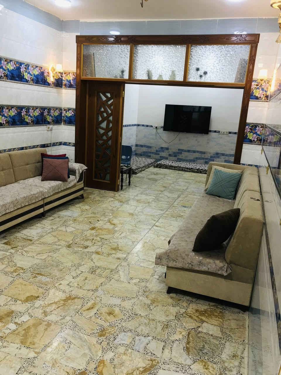 بيت للبيع مساحه ٢٠٠ متر طابو زراعي سند ٢٥ قرار محكمه بناء حديث عل حولي
مقابيل نزلت حي الضباط بيت ركن موقع حلو قريب للشارع العام 
متوفر خدمات  طابق واحد 
يحتوي على غرفتين منام وصاله على طول البيت واستقبال ومطبخ وصحيات داخلي وخارجي وكراج لسياره وسطحين وممر خلف البيت على طوله
وصاله فوك على عرض البيت تصلح غرفه 
كربلاء طويريج الحولي

*********** واتساب واتصال
