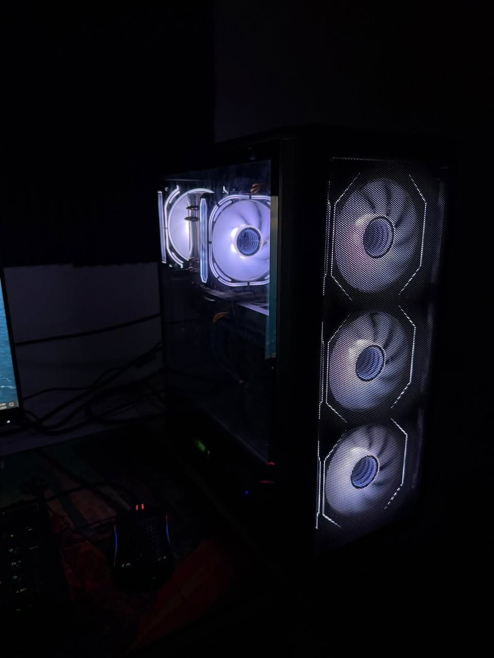 حلوة ال2k للبيع فقط كيس المكان بغداد 1250 بيها حك الجية
I7-12700
Rtx 4060 
Ssd 512
M.2 128
Hdd 1t
Ram 16 8x2 3200 rgb 
H610 pro msi 
Psu 750 rgb
Case antec 4 fan 
Cooler mass


**إذا كنت صاحب هذا الإعلان وتريد حذفه لأي سبب، رجاءا أرسل رسالة إلى الدعم الفني**