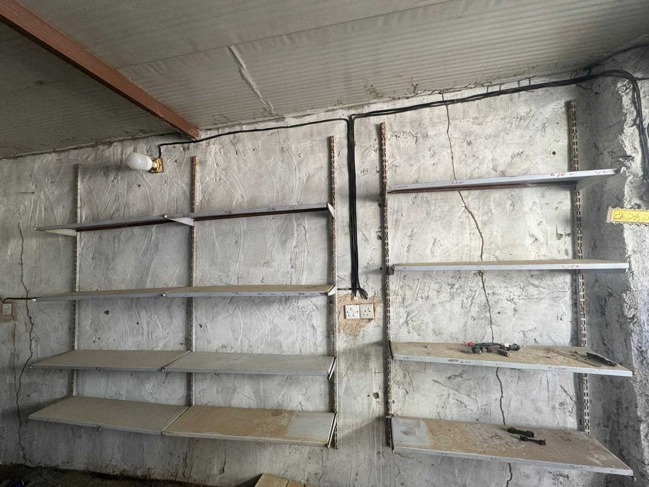 موجود ارفوف  مع ميز  كلهن ب125 بيهن مجال


**إذا كنت صاحب هذا الإعلان وتريد حذفه لأي سبب، رجاءا أرسل رسالة إلى الدعم الفني**