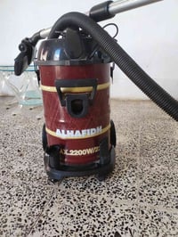 مكنسة كهربائية للبيع شغالة ب25 /07709517320